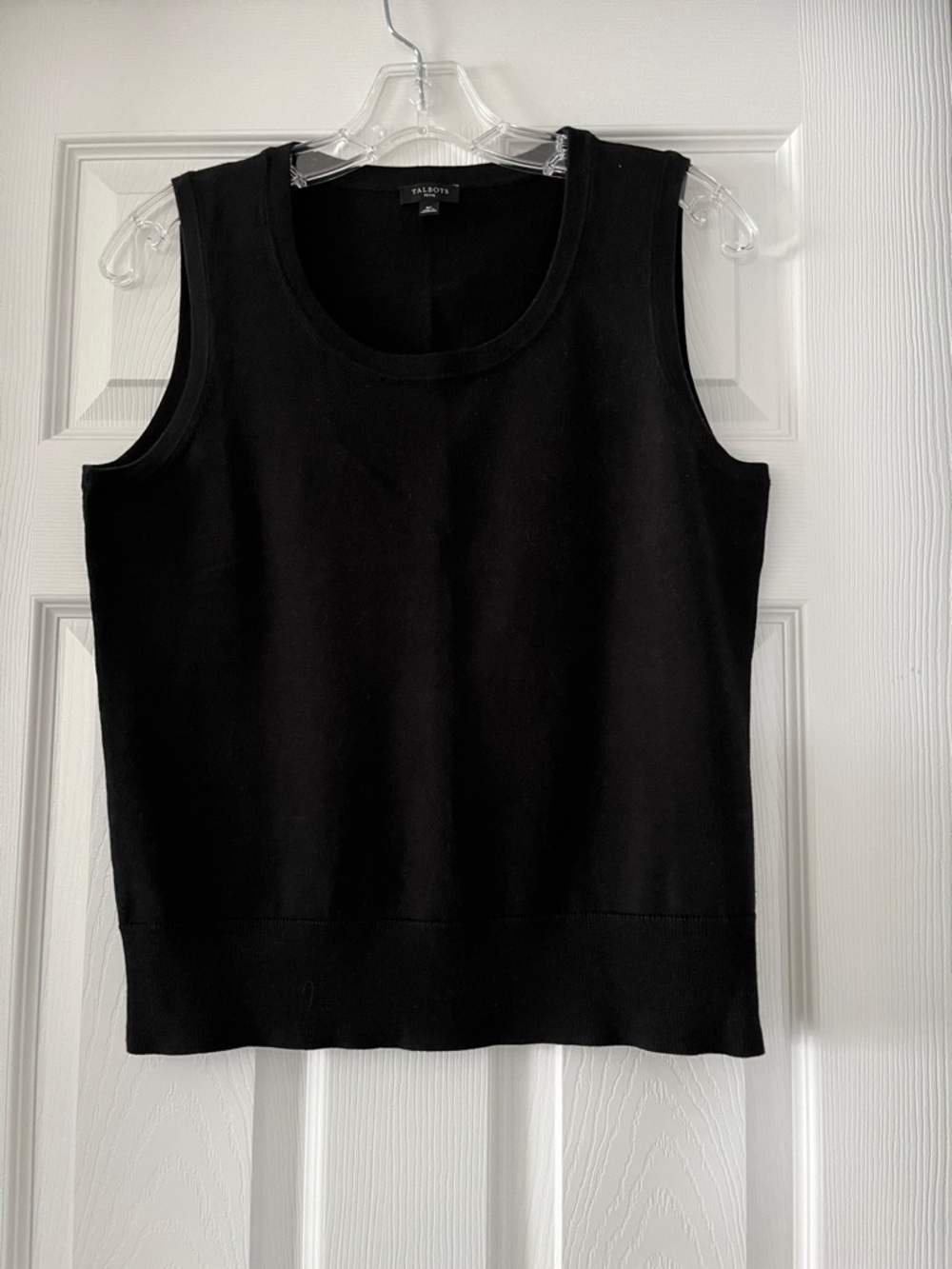 Talbot’s Charming Shell - Black knit
Petite Medium